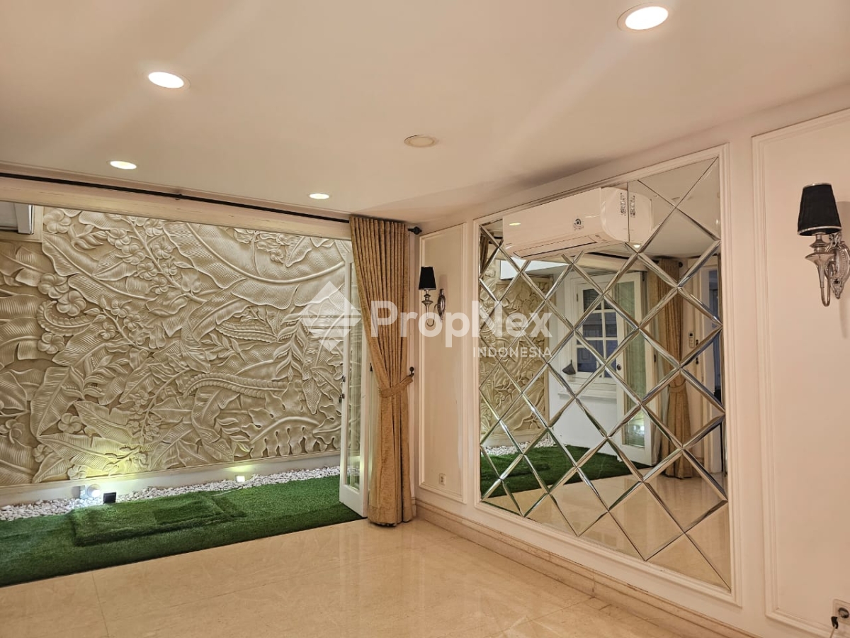 Rumah Mewah luas dengan Swimming Pool & Rooftop di Tebet — foto 10